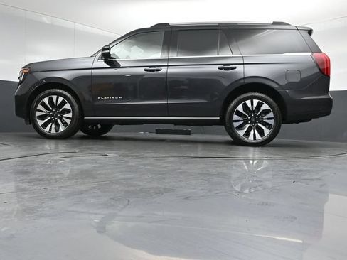 Certified 2025 Ford Expedition Platinum w/ Driver's Package AWD/4WD image 39