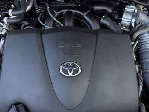 Used 2022 Toyota Highlander XLE FWD image 32