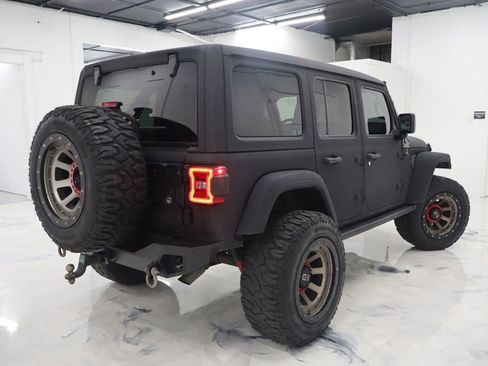 Used 2019 Jeep Wrangler Unlimited Sahara w/ Quick Order Package 24M Moab AWD/4WD image 11