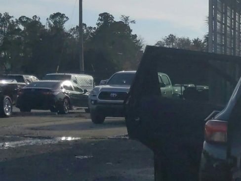 Used 2023 Mitsubishi Outlander SE image 12