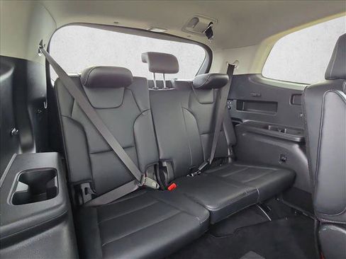 Used 2025 Kia Telluride S FWD image 17