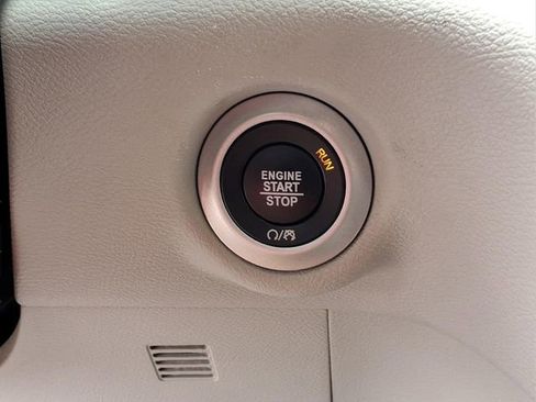 Used 2023 Chrysler Voyager LX FWD image 10