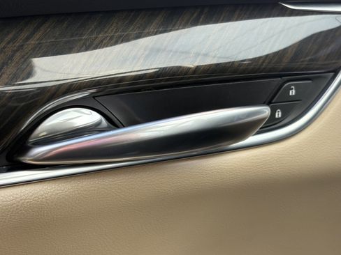 Used 2018 Cadillac XT5 FWD image 28