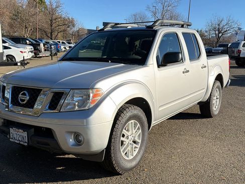 Used 2014 Nissan Frontier SV image 1