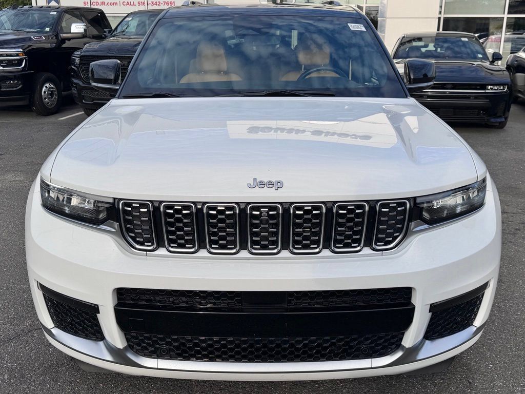 Used 2023 Jeep Grand Cherokee L Summit AWD/4WD image 2