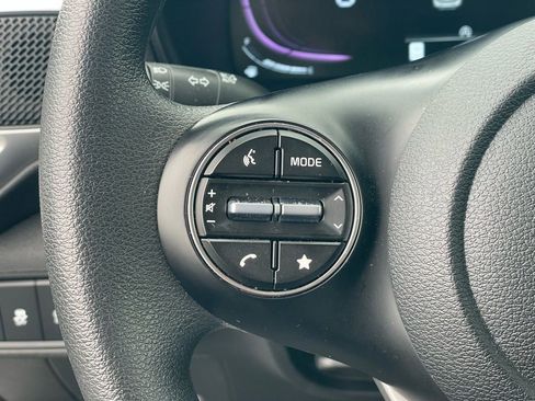 Used 2025 Kia Soul LX image 16