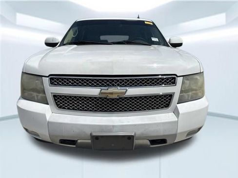 Used 2010 Chevrolet Suburban LT RWD image 2