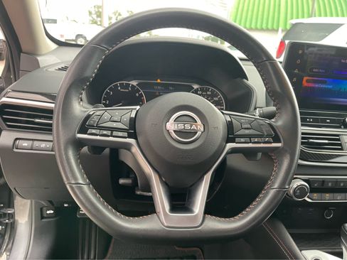 Used 2024 Nissan Altima 2.5 SR w/ SR Premium Package FWD image 15