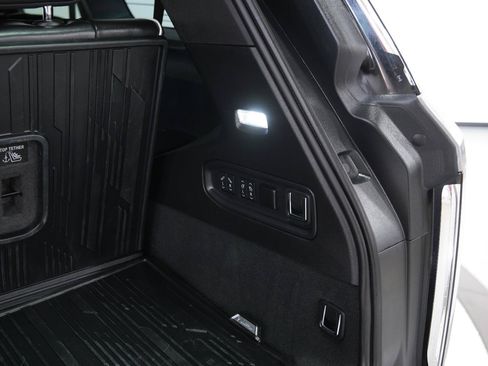 Used 2026 Cadillac Vistiq Platinum w/ LPO, Floor Liner Package AWD/4WD image 21