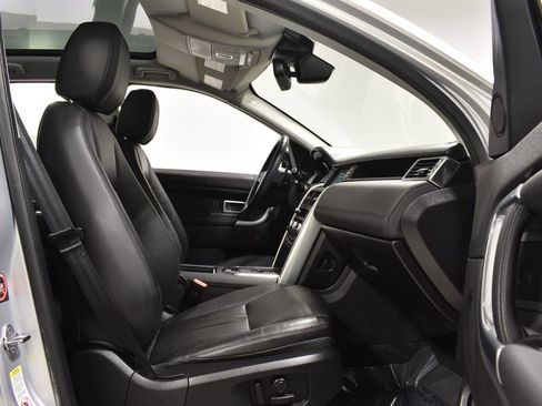 Used 2019 Land Rover Discovery Sport HSE image 31