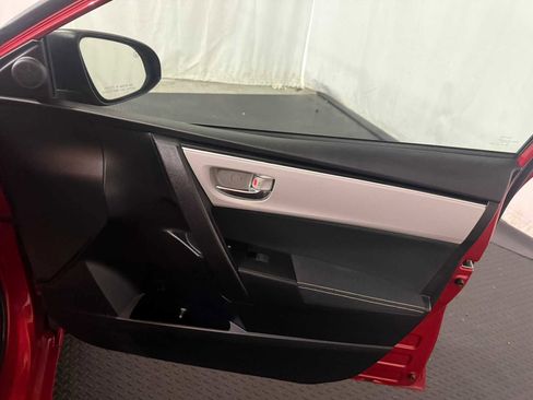 Used 2018 Toyota Corolla LE image 28