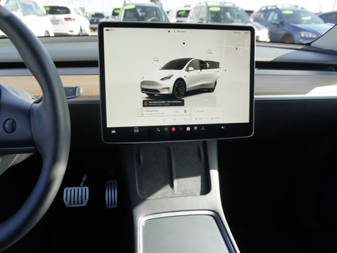 Used 2022 Tesla Model Y Performance image 17