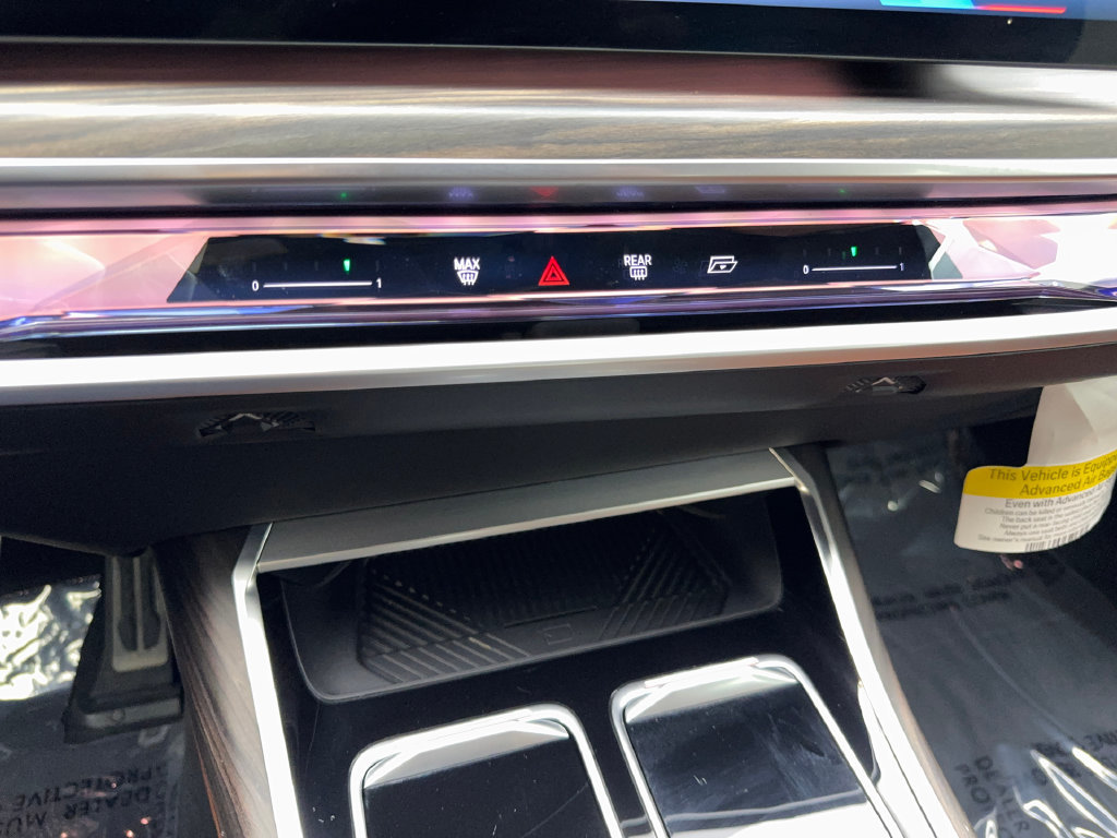 Used 2024 BMW i7 xDrive60 w/ Executive Package AWD/4WD image 66
