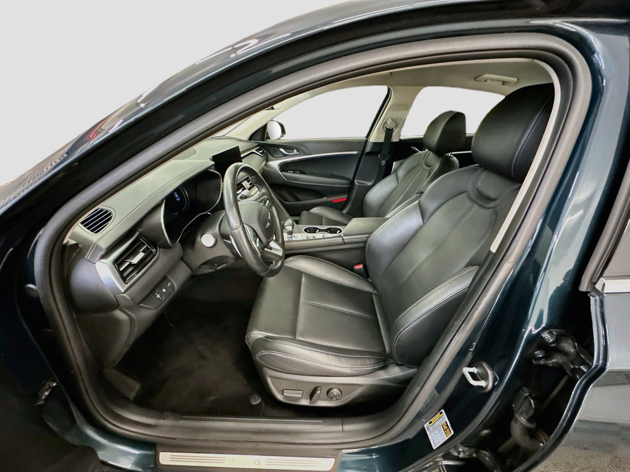 Used 2025 Genesis G70 2.5T AWD/4WD image 13