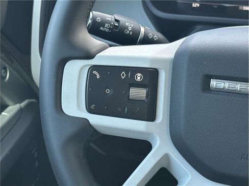 Used 2025 Land Rover Defender 90 S image 16