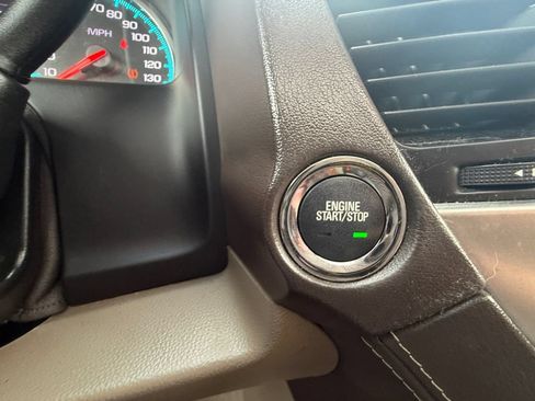 Used 2020 Chevrolet Suburban Premier AWD/4WD image 16
