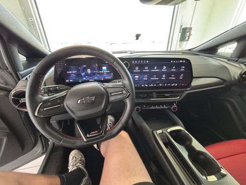 Used 2025 Chevrolet Equinox EV RS w/ Convenience Package II image 15