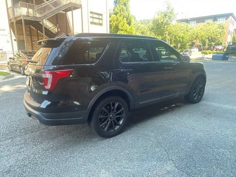 Used 2018 Ford Explorer XLT w/ Equipment Group 202A FWD image 6
