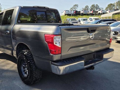 Used 2017 Nissan Titan SV image 8