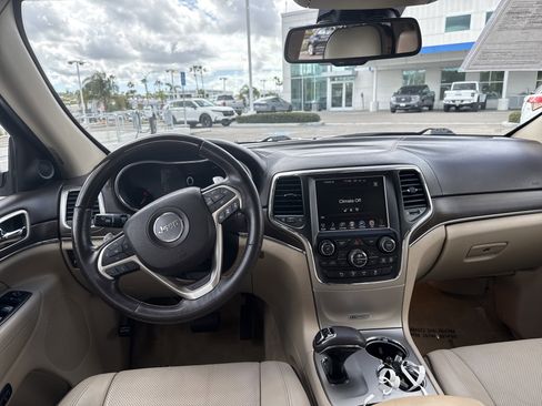 Used 2014 Jeep Grand Cherokee Overland w/ Advanced Technology Group image 15