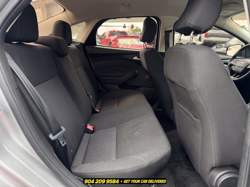 Used 2017 Ford Focus SE FWD image 18