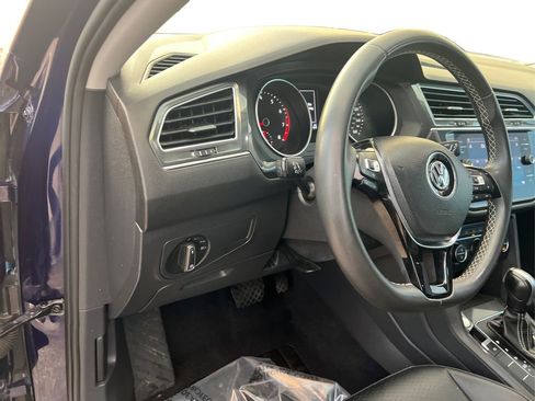 Used 2021 Volkswagen Tiguan SE image 19