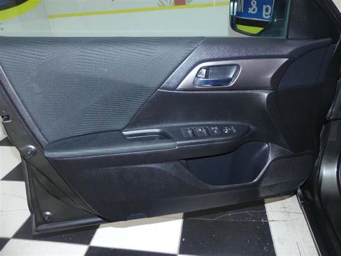 Used 2014 Honda Accord LX image 19