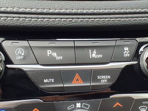 Used 2022 Chrysler Pacifica Touring FWD image 19