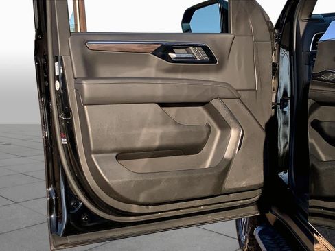 Used 2025 Chevrolet Tahoe Z71 AWD/4WD image 21