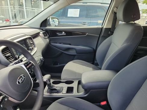 Used 2020 Kia Sorento L FWD image 19