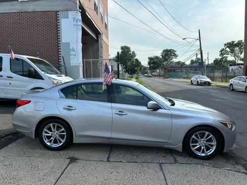 Used 2017 INFINITI Q50 Signature Edition w/ All Weather Package (L93) AWD/4WD image 9