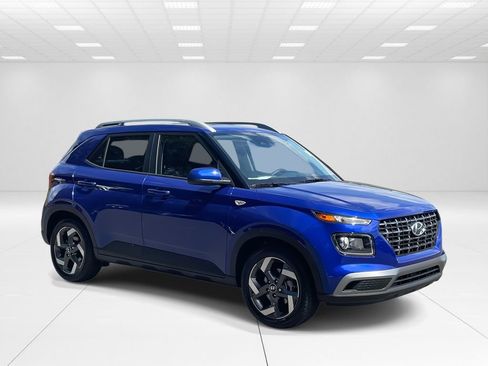 New 2025 Hyundai Venue SEL FWD image 1