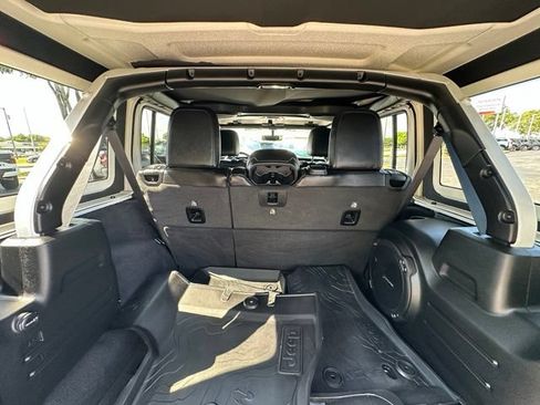 Used 2021 Jeep Wrangler Unlimited Sahara AWD/4WD image 21