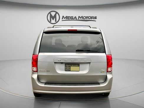 Used 2014 Dodge Grand Caravan R/T image 4