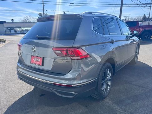 Used 2023 Volkswagen Tiguan SE image 6