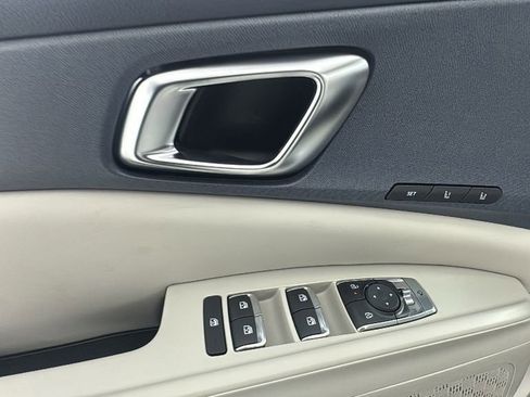 New 2026 Kia Carnival EX FWD image 21