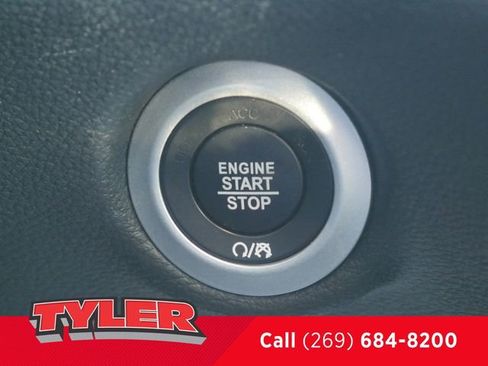 Certified 2025 Chrysler Pacifica Limited image 31