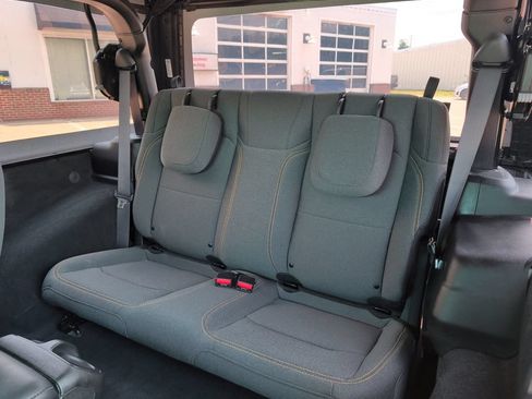 Used 2025 Jeep Wrangler Sport AWD/4WD image 27