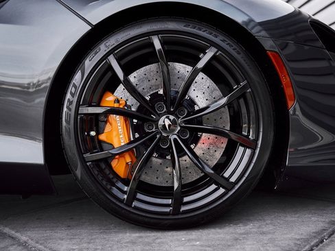 Used 2023 McLaren Artura image 25