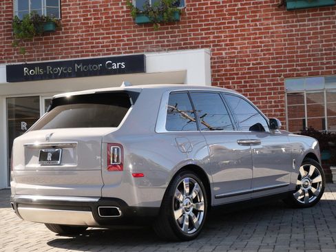 Certified 2022 Rolls-Royce Cullinan w/ Cullinan Package image 2