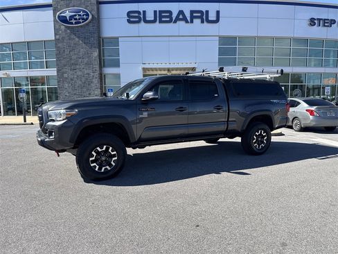 Used 2017 Toyota Tacoma TRD Off-Road image 5