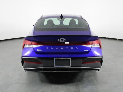 Certified 2025 Hyundai Elantra SEL image 7