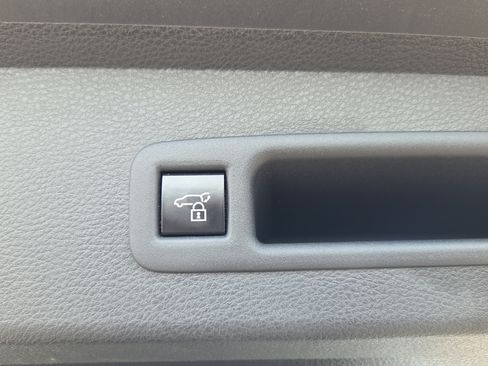 Used 2025 Toyota Sienna XLE FWD image 10