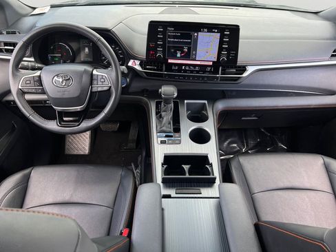Used 2022 Toyota Sienna XSE image 13