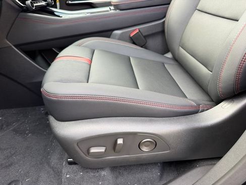 New 2026 Chevrolet Traverse RS w/ LPO, Floor Liner Package AWD/4WD image 21