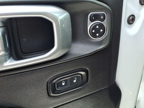 Used 2021 Jeep Wrangler Unlimited Sahara AWD/4WD image 20