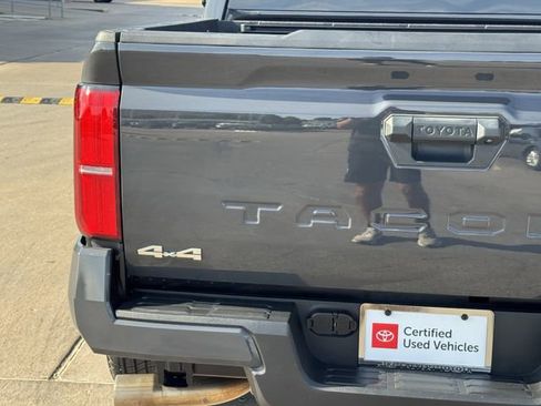 Certified 2025 Toyota Tacoma SR5 AWD/4WD image 10