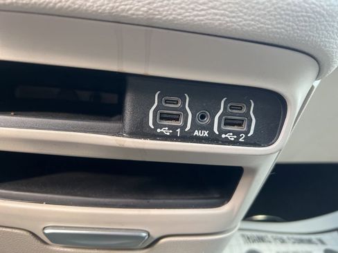 Used 2021 Chrysler Pacifica Touring-L image 26