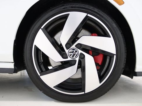 Used 2022 Volkswagen GTI SE image 70