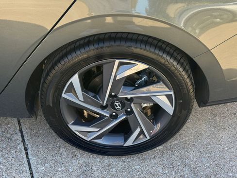 Used 2025 Hyundai Elantra Limited image 31
